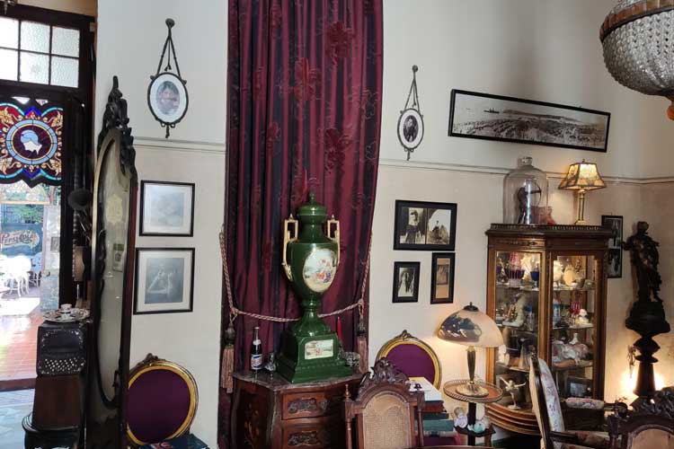 casa habana living room